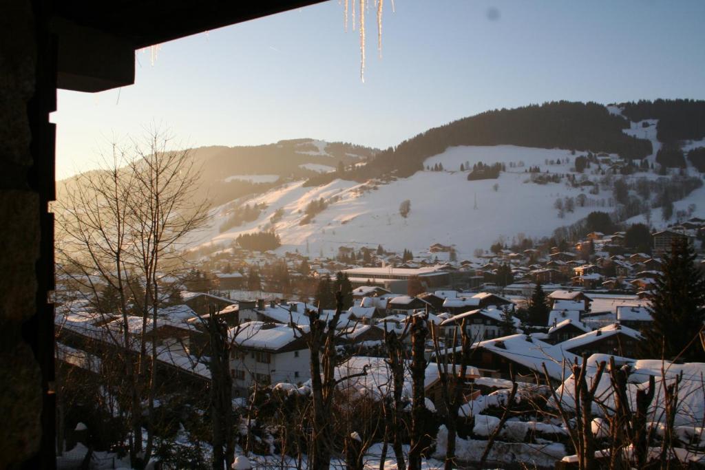 Bed and Breakfast Chalet In Межев Номер фото